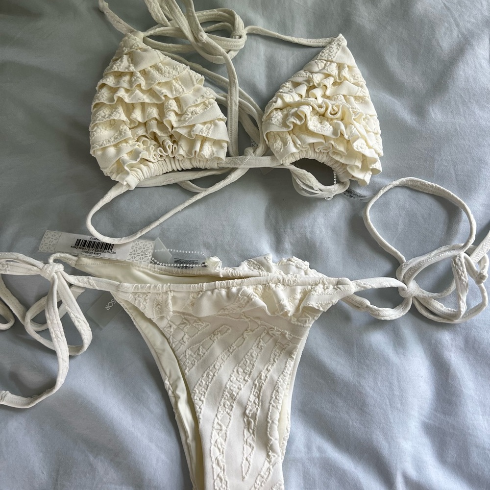 Devon Windsor off white bikini set